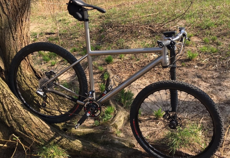 Titan-Lefty-bike-3