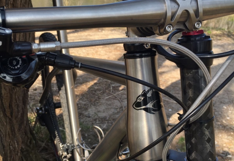 Titan-Lefty-bike